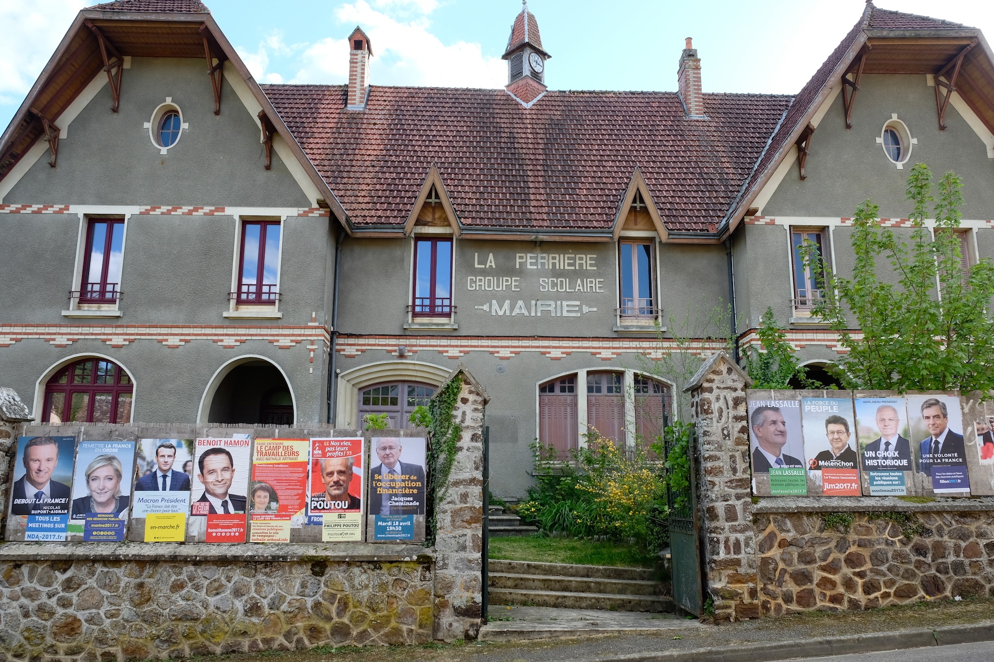Affiches des candidats à la présidentielle 2017 – La Perrière