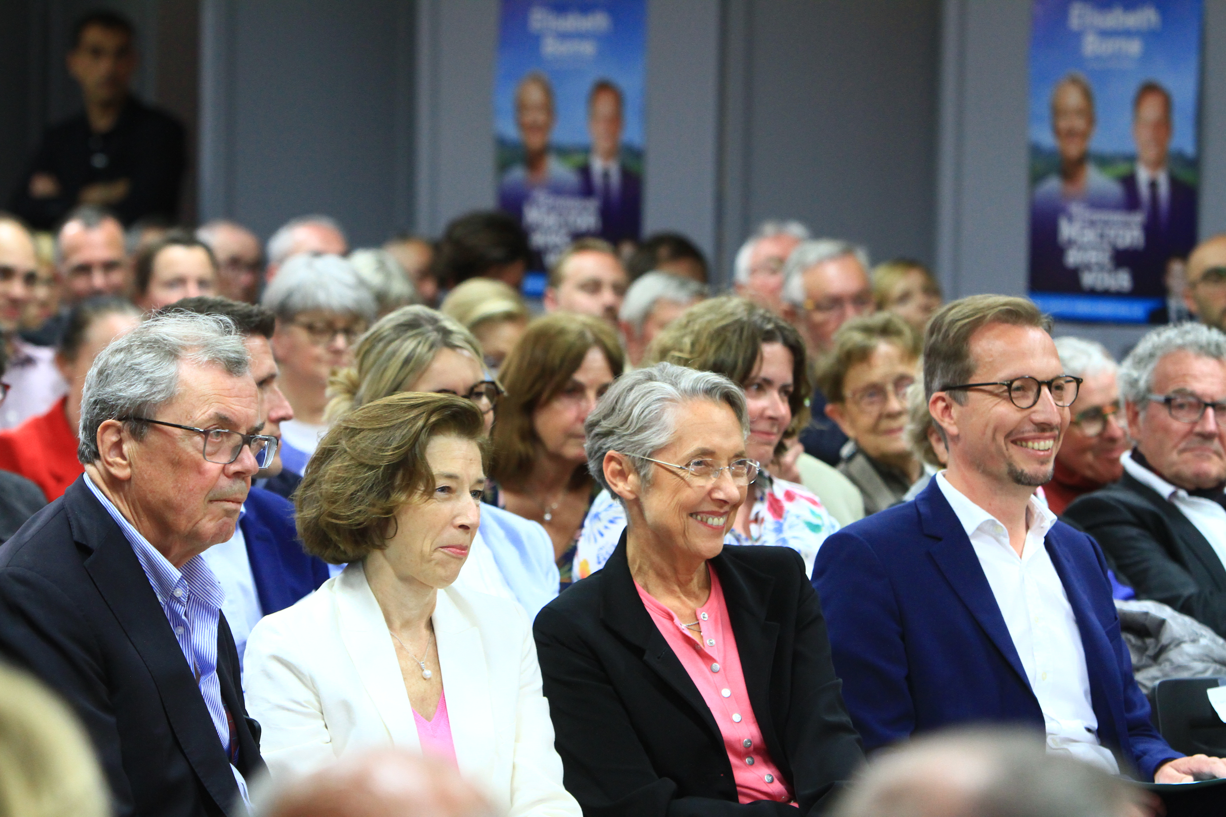 Dernier meeting à Vire avant le premier tour des législatives