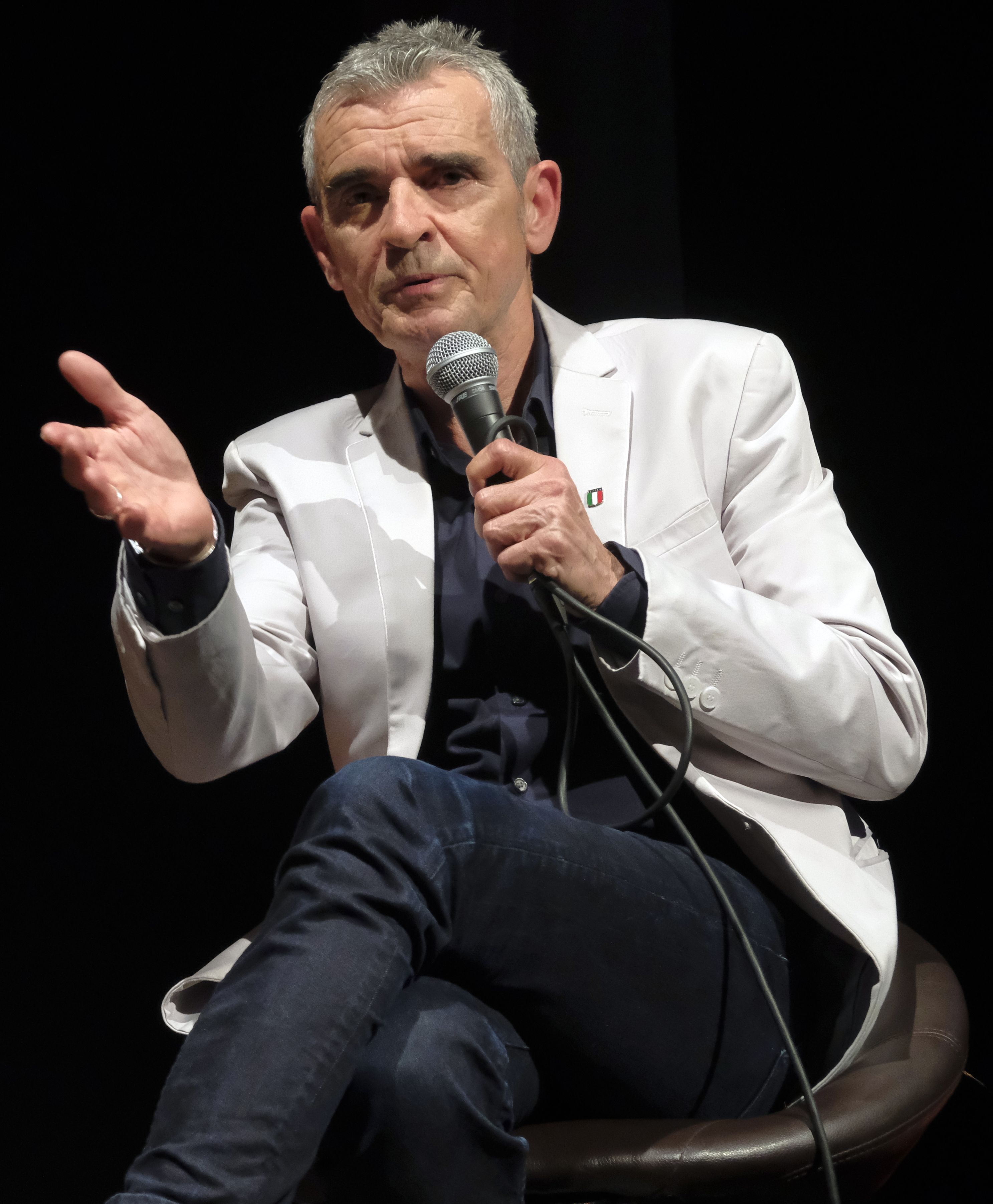 Affaires sensibles : Fabrice Drouelle revient sur sa terre natale