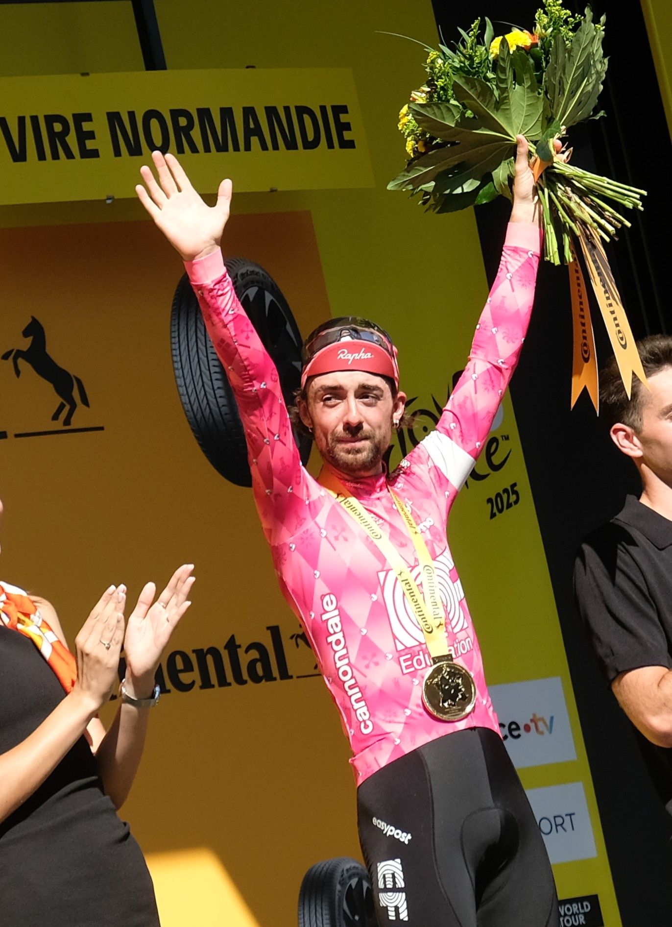 Les champions de l&rsquo;étape Bayeux-Vire sur le podium